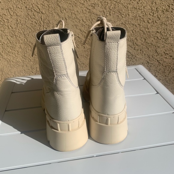 Vince Camuto white leather lug sole booties size 7 - Picture 5 of 16